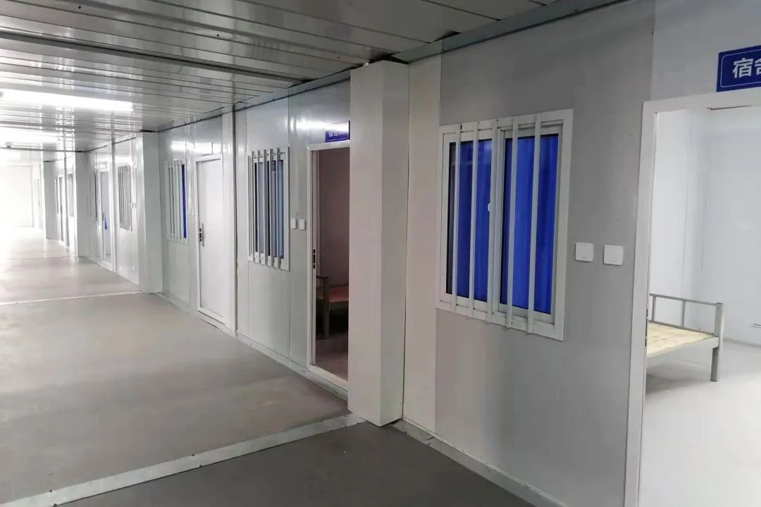 疫情就是命令,镀铝锌钢板销售厂家宏鑫源紧急驰援多地方舱医院建设(图3) 疫情就是命令,镀铝锌钢板销售厂家宏鑫源紧急驰援多地方舱医院建设(图3)