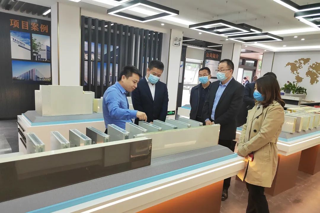 重庆市永川区委常委、副区长宋文到访天津新宇代理厂家宏鑫源重庆金诺公司调研工作(图2) 重庆市永川区委常委、副区长宋文到访天津新宇代理厂家宏鑫源重庆金诺公司调研工作(图2)